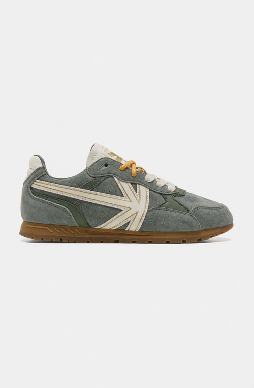 Zapatillas Seattle Green en tonos verdes con paneles efecto ante, logo lateral crudo, cordones en contraste y suela de goma marrón.