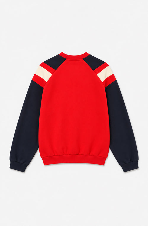Sudadera unisex Rocco roja con mangas azul marino, franjas crudas en los hombros, cuello redondo y logo Kaotiko en el pecho.