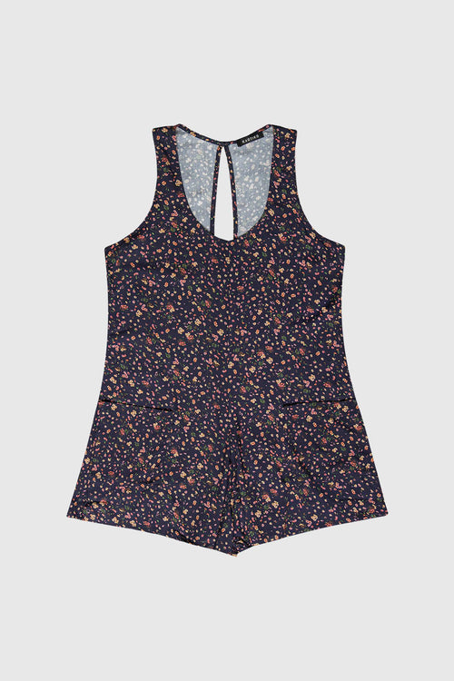 Latzhose mit Schmetterlingsblüten