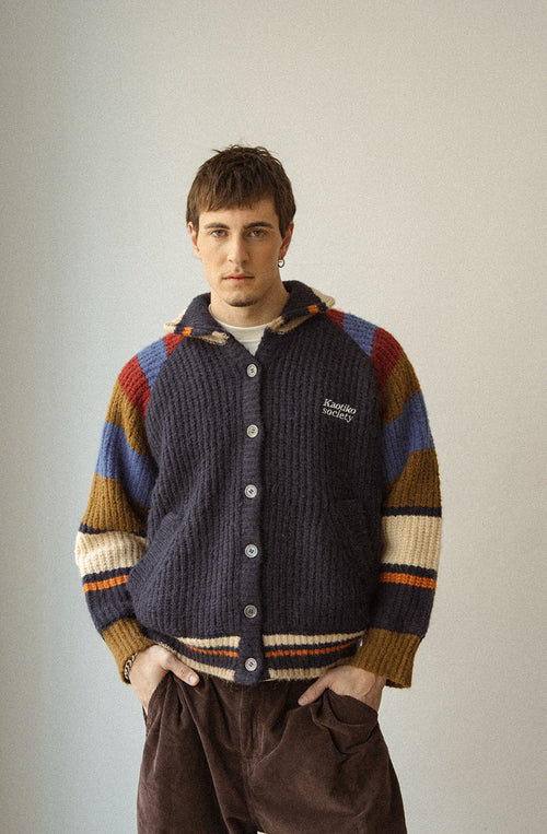 Marineblaue Jacke mit Indie-Streifen