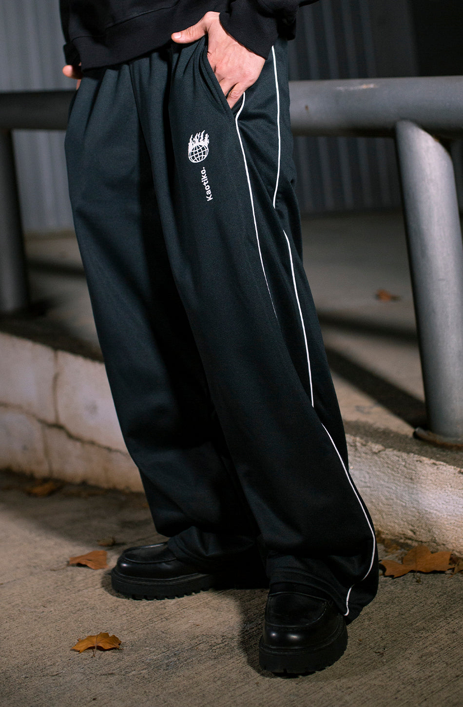 Pantalon Noir Chaos World