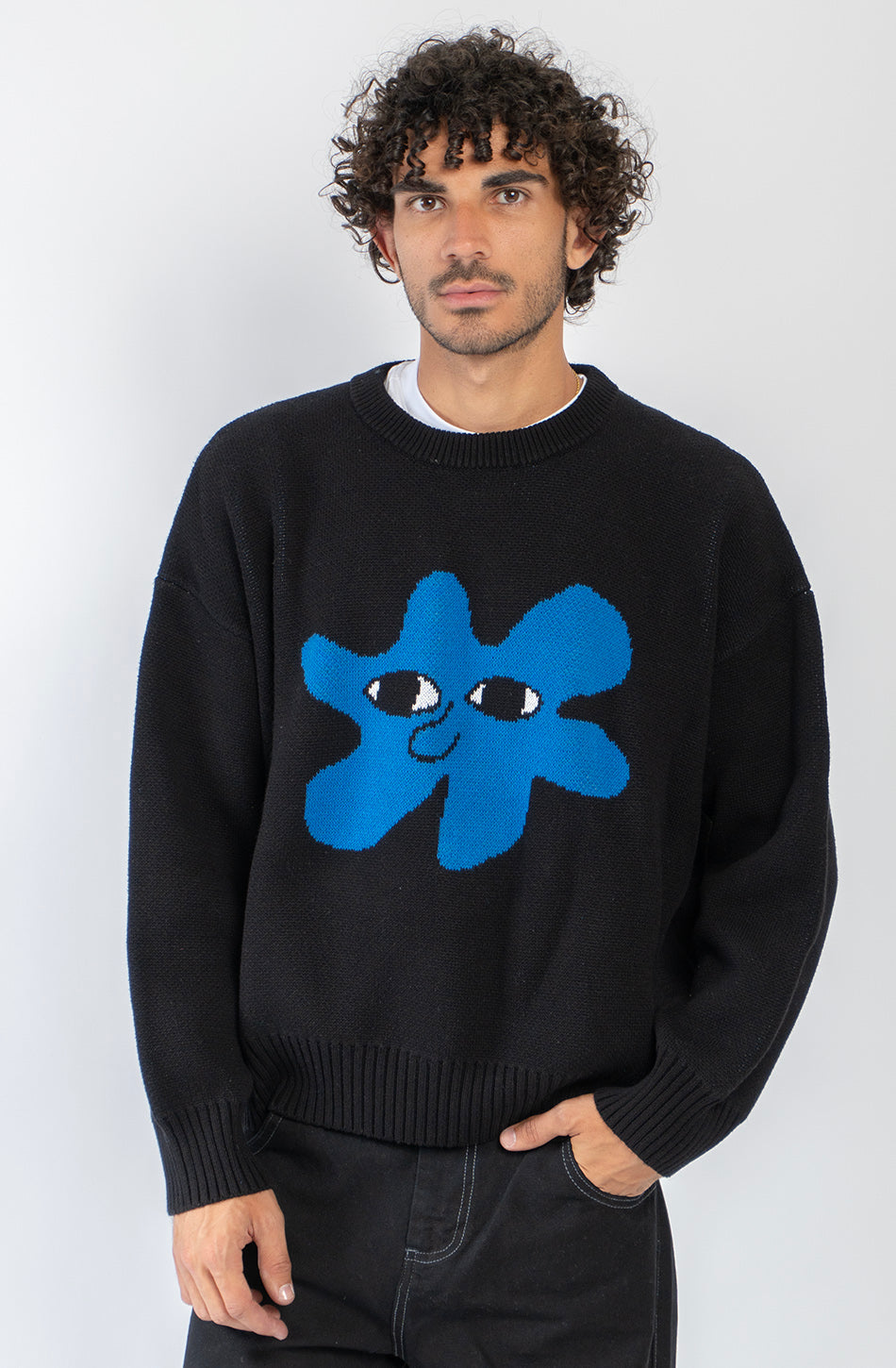 Jersey unisex de punto negro con gráfico azul Breeze Club en la parte delantera.
