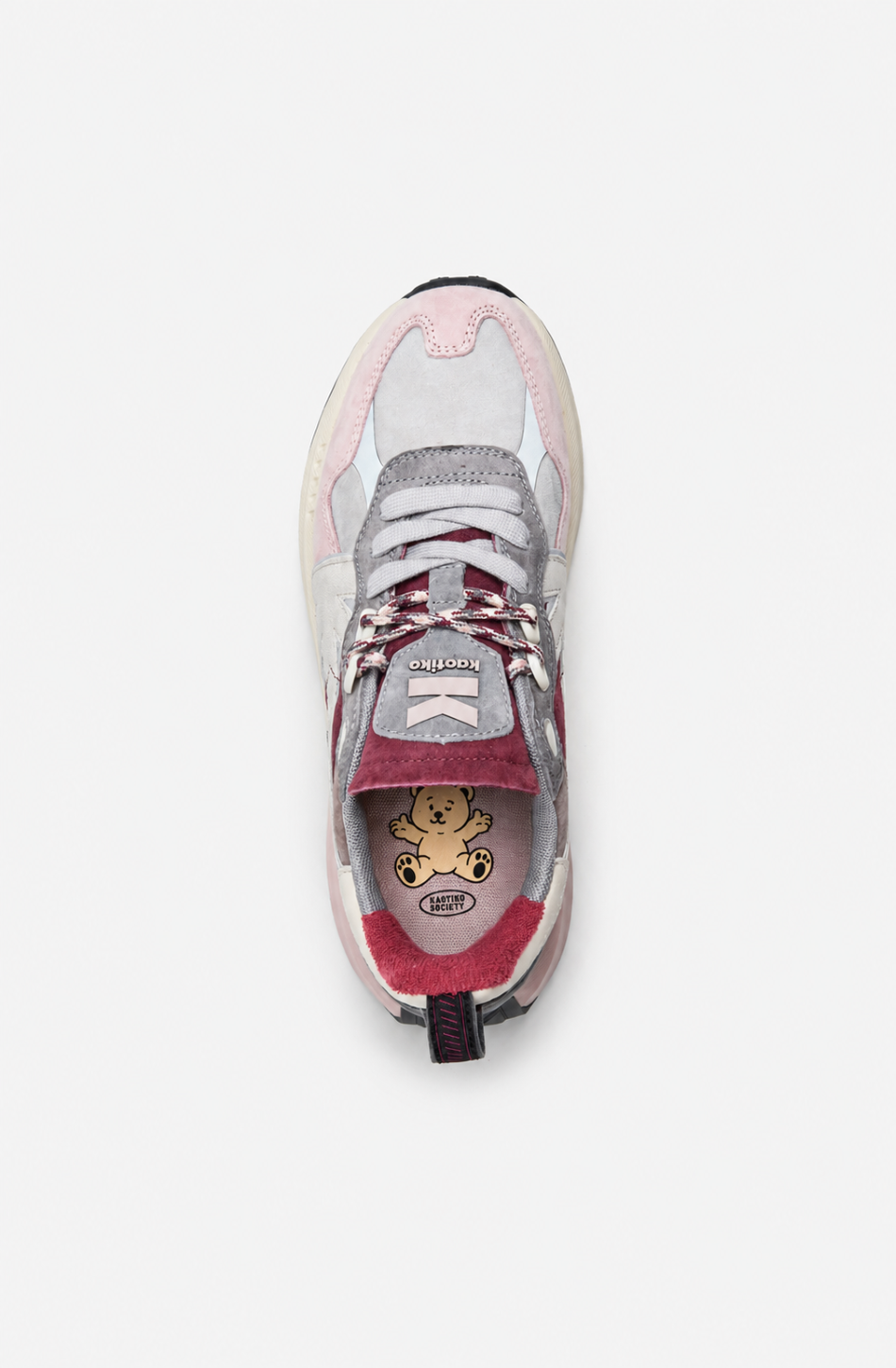 Zapatillas Detroit Multi Suede Grey en ante y materiales combinados, con detalles en gris, rosa, burdeos y crudo y logo Kaotiko lateral.