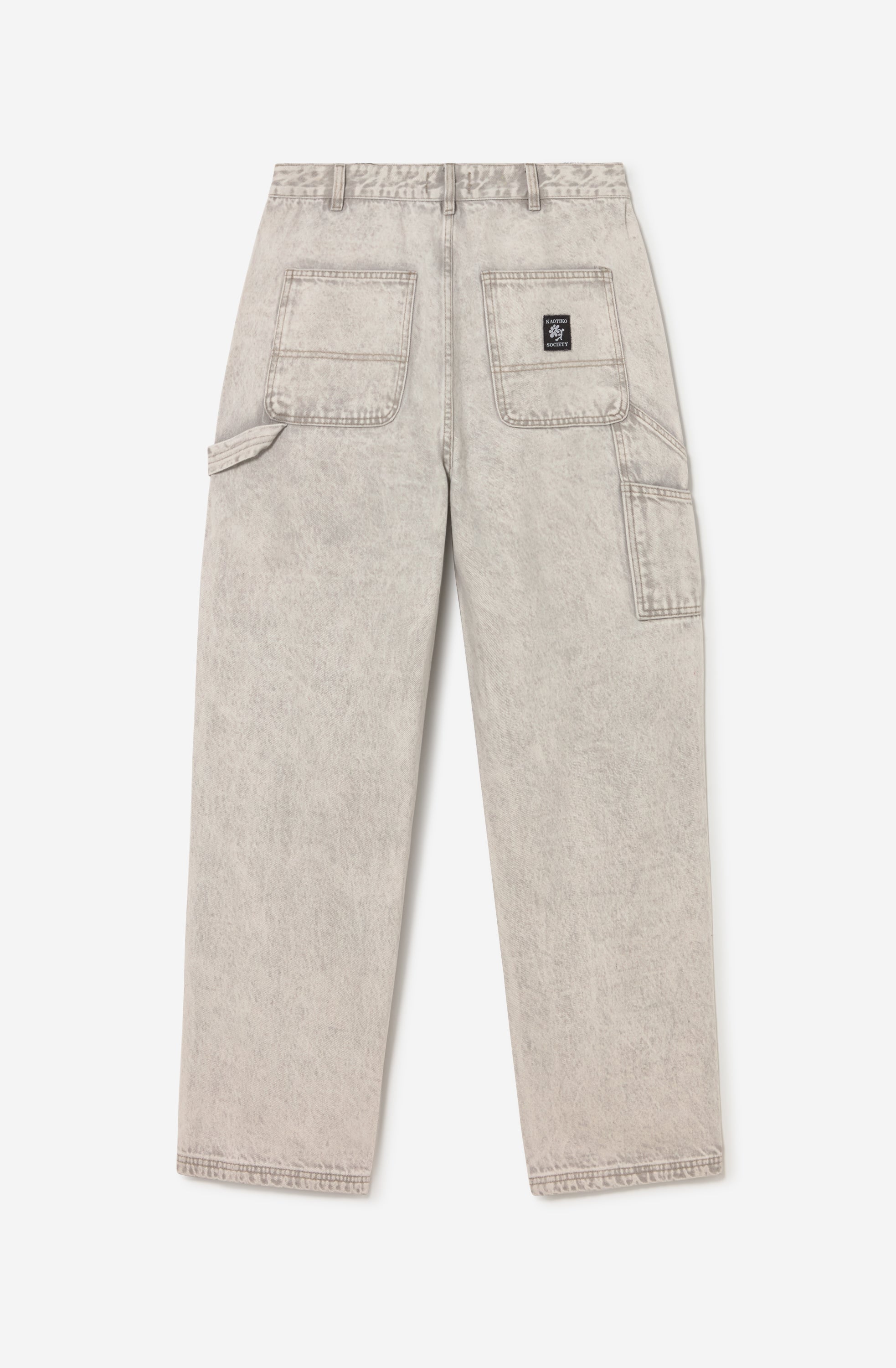 Pantalón carpenter unisex color gris lavado con bolsillos utilitarios.