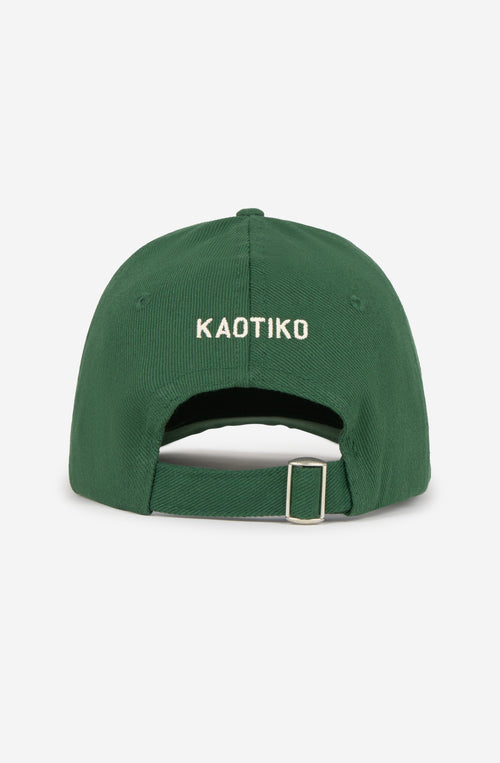 Gorra verde Kaotiko Belle Époque con visera curva y logo Belle Époque bordado en blanco.