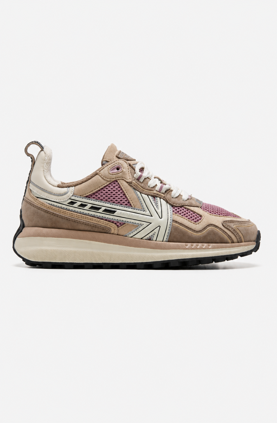 Zapatillas Kaotiko Detroit Tech Otter en tonos beige y marrón con malla rosa, detalles en blanco roto, logo lateral y suela elevada.