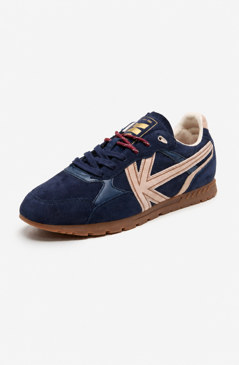 Zapatillas Seattle Dk Navy en azul marino con paneles efecto ante, detalles beige, cordones en contraste y suela de goma marrón.