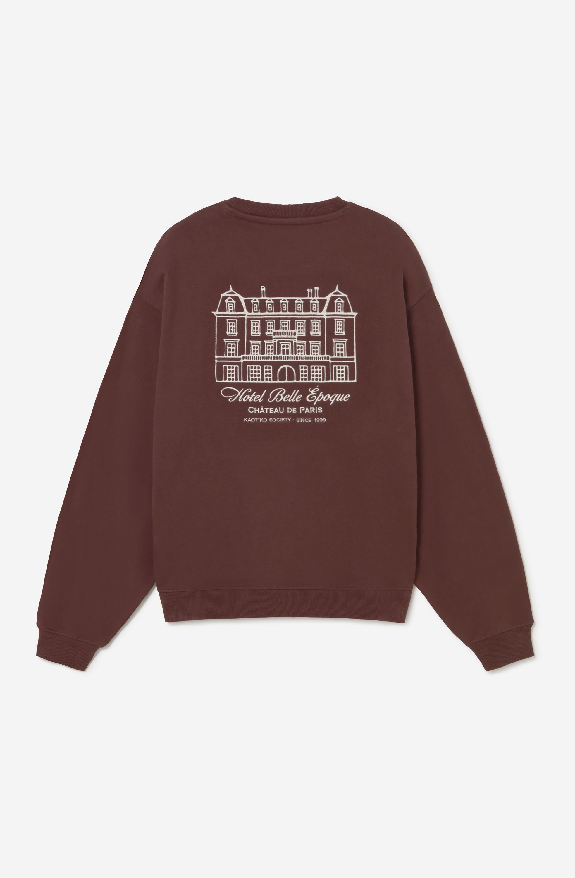 Sudadera oversize marrón de cuello redondo con bordado Belle Époque y gráfico de hotel parisino en la espalda.