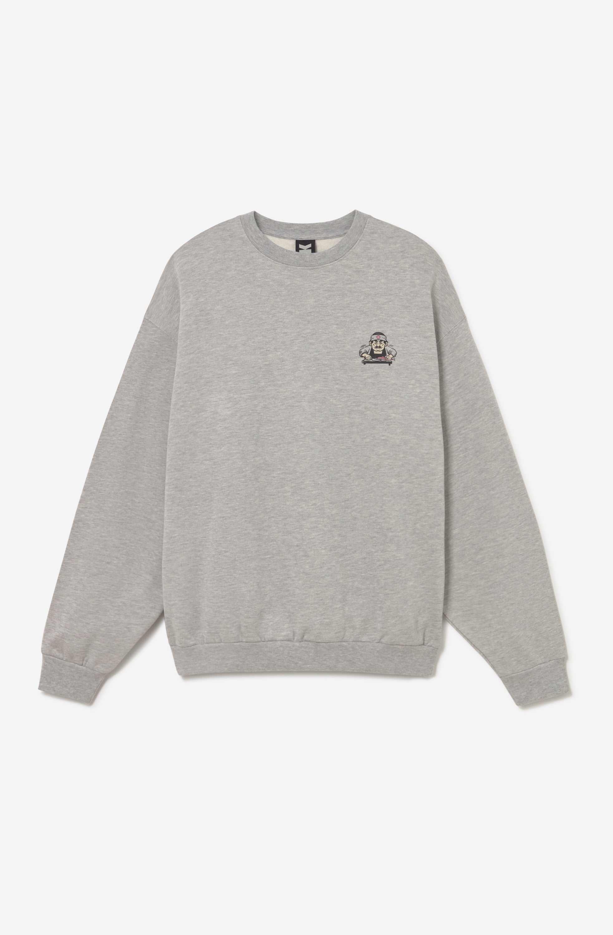 Sudadera crew Sushi Stare en color Gray oversize, estampado pequeño frontal y gráfico grande en la espalda, 50% algodón 50% poliéster, diseño streetwear de Kaotiko BCN.