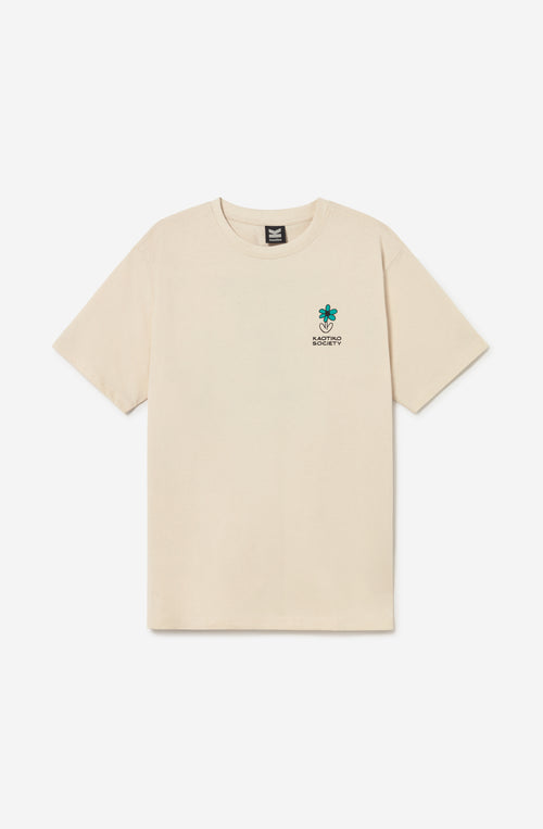 Camiseta unisex regular color ivory con gráfico Kaotiko Society en el pecho y estampado Climbing Rat en la espalda.