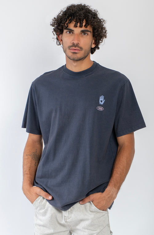 Camiseta Geometric Flower Sea Storm unisex azul tormenta con estampado floral geométrico artístico en la espalda