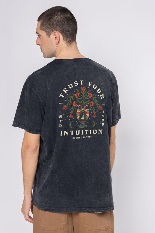 T-Shirt Washed Trust Your Intuition Black